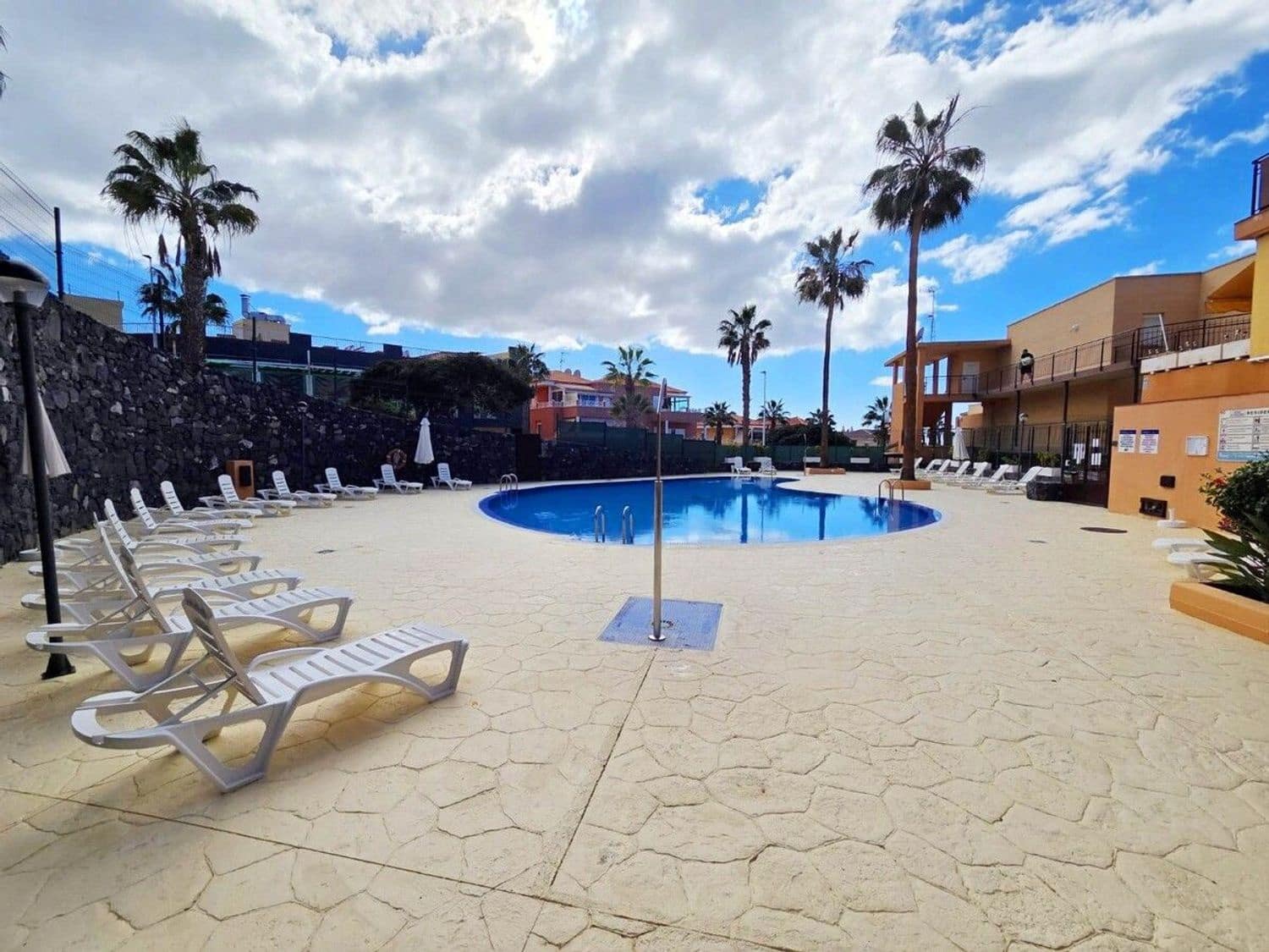 2 sovrum Lägenhet till salu i Adeje med pool garage - 330 000 € (Ref: 9503720)