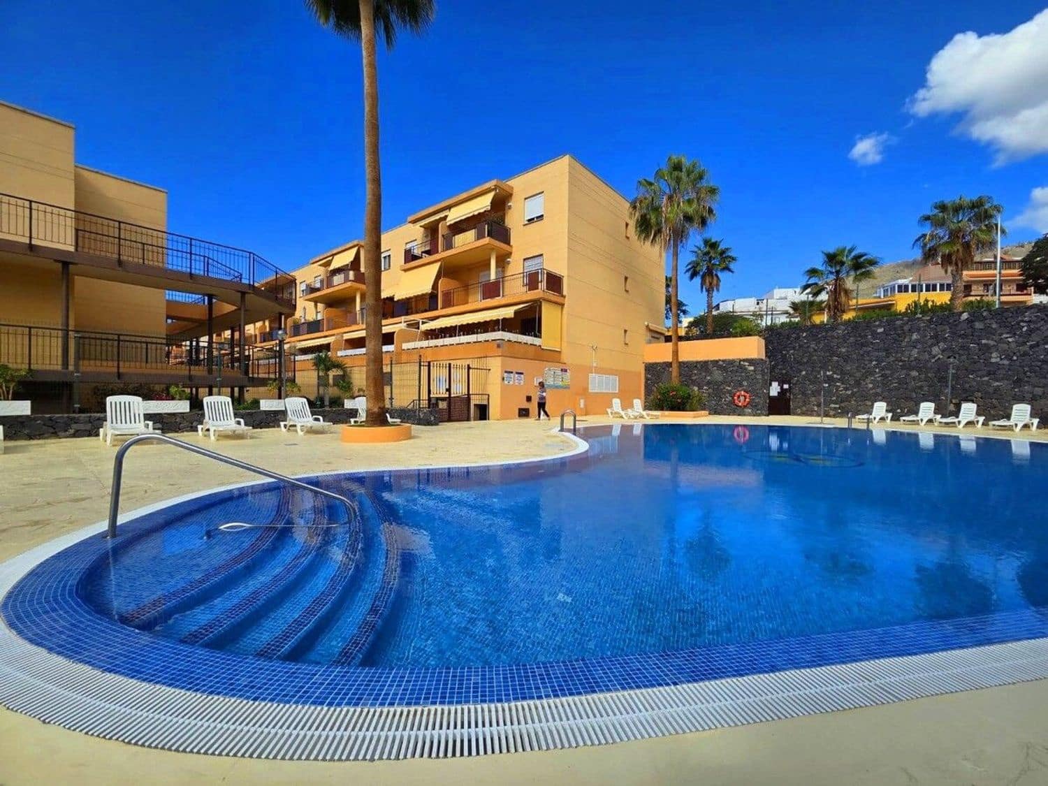 2 sovrum Lägenhet till salu i Adeje med pool garage - 330 000 € (Ref: 9503720)