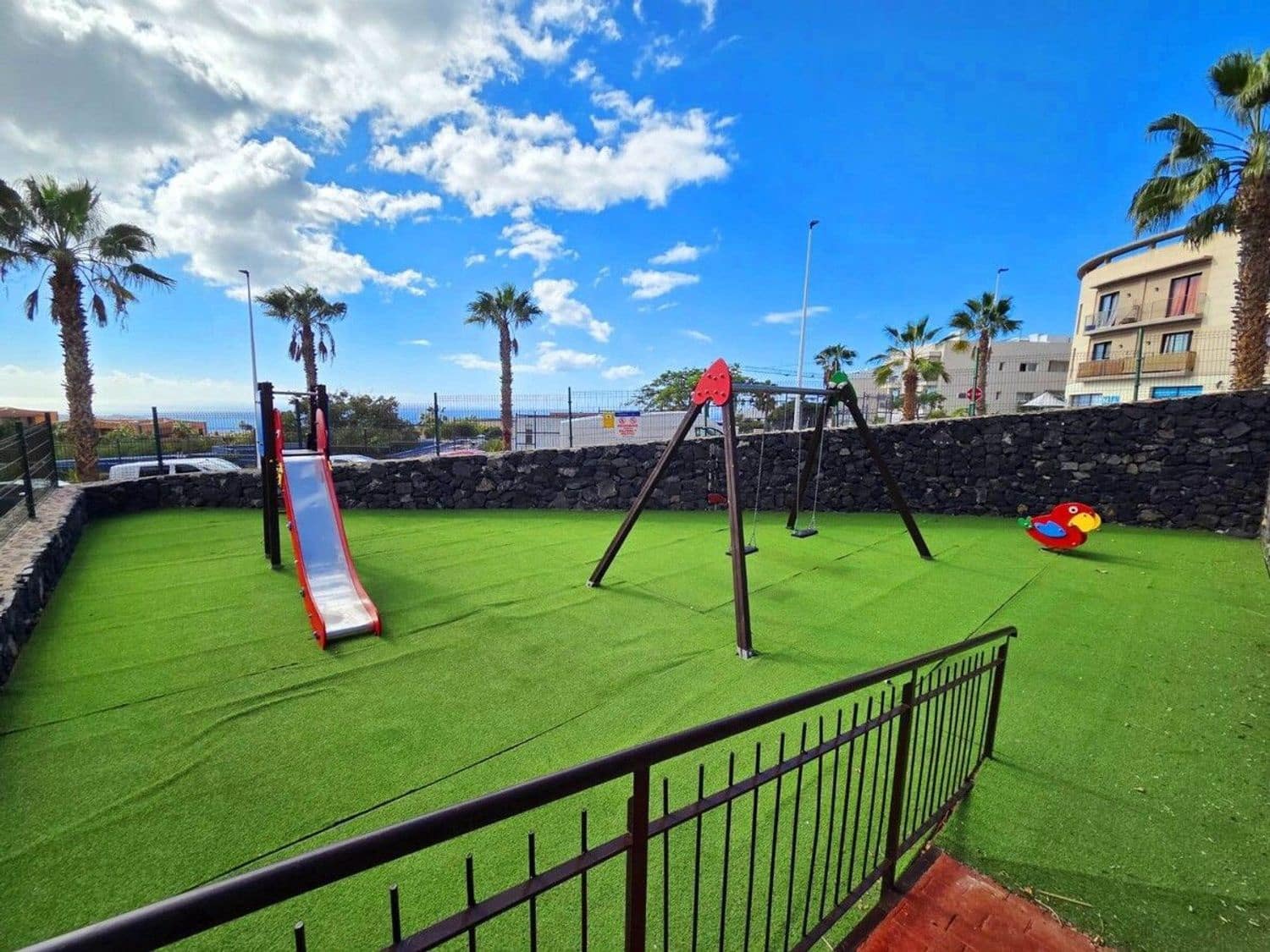 2 sovrum Lägenhet till salu i Adeje med pool garage - 330 000 € (Ref: 9503720)