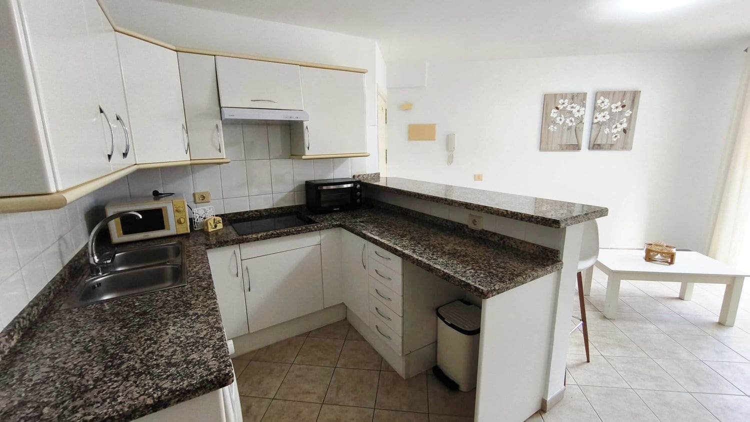 1 sypialnia Apartament do wynajęcia w Puerto Santiago z basenem garażem - 940 € (Ref: 9529243)