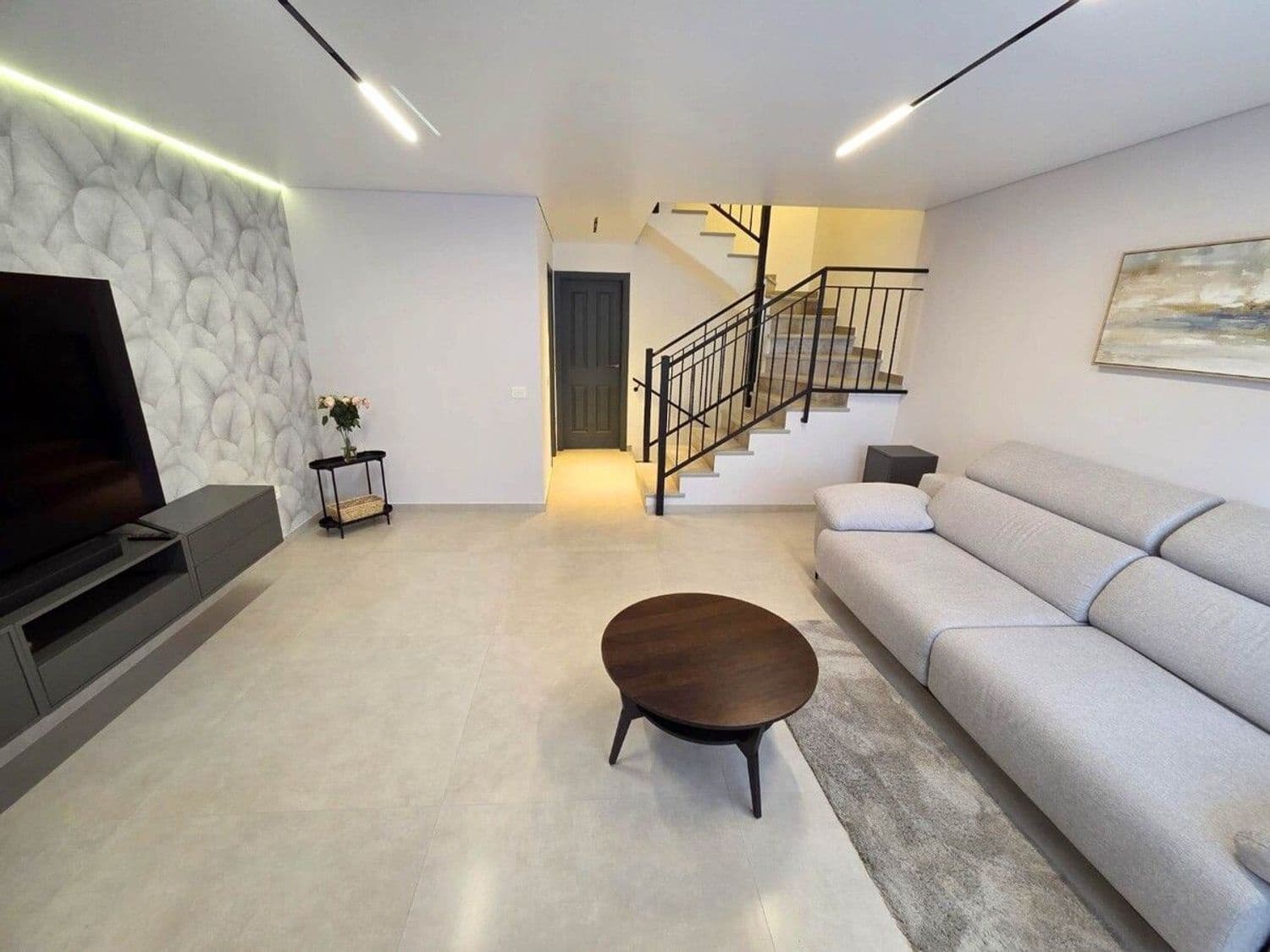 4 makuuhuone Omakotitalo myytävänä paikassa Adeje mukana uima-altaan 
autotalli - 585 000 € (Ref: 9570325)