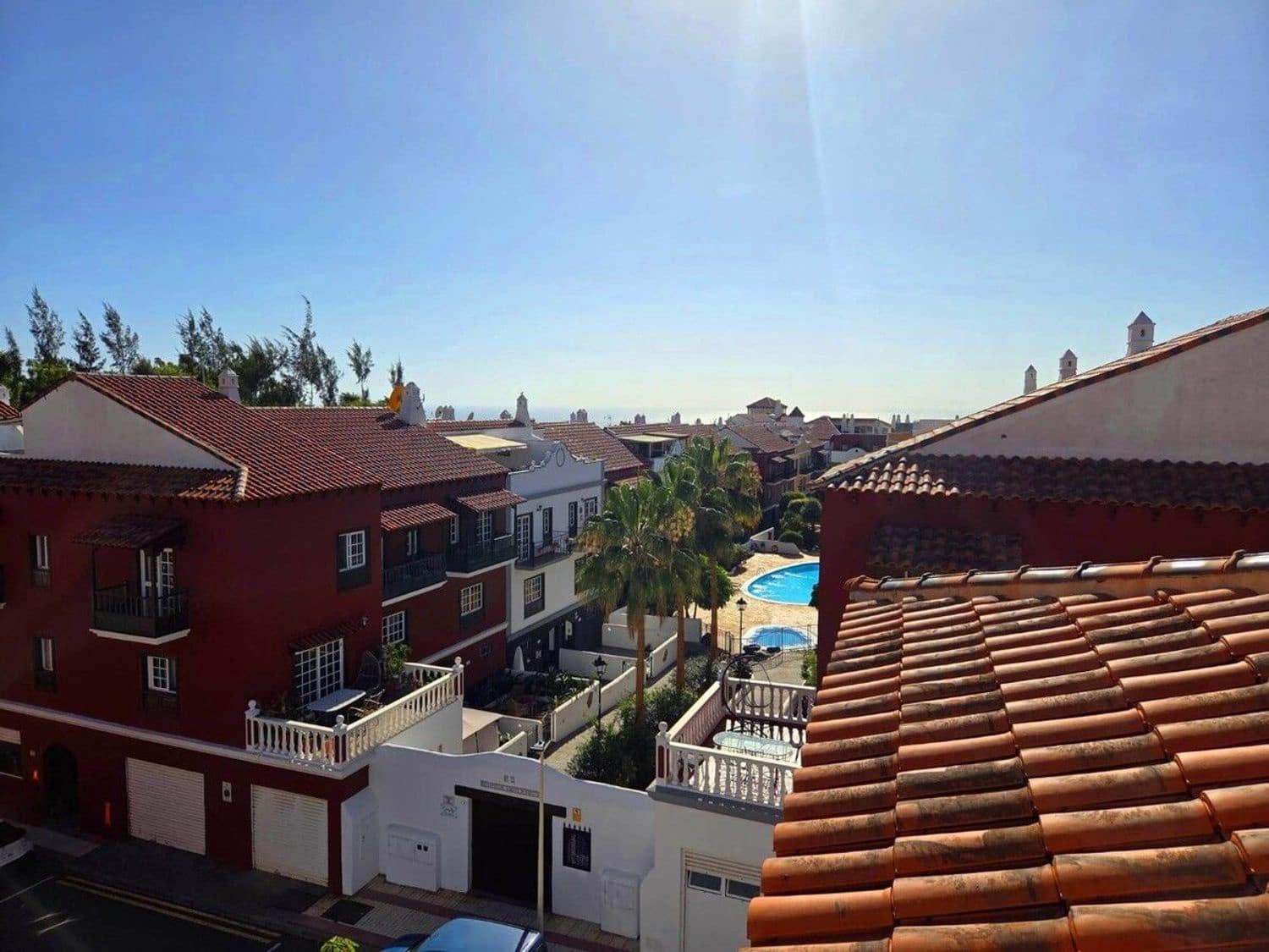 4 makuuhuone Omakotitalo myytävänä paikassa Adeje mukana uima-altaan 
autotalli - 585 000 € (Ref: 9570325)