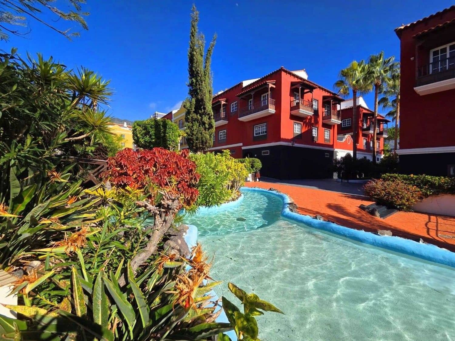 4 makuuhuone Omakotitalo myytävänä paikassa Adeje mukana uima-altaan 
autotalli - 585 000 € (Ref: 9570325)