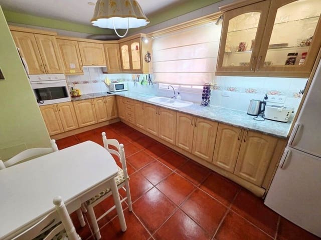 Casa de 4 habitaciones en Casco Urbano, Adeje en venta con piscina garaje - 389.000 € (Ref: 9700368)