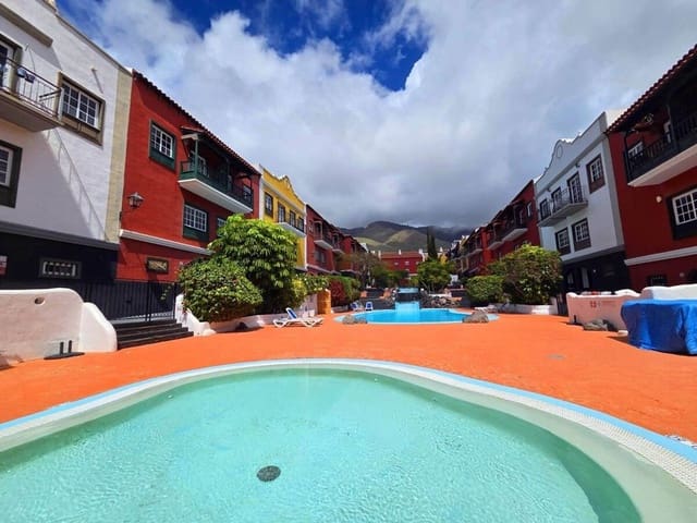 Casa de 4 habitaciones en Casco Urbano, Adeje en venta con piscina garaje - 389.000 € (Ref: 9700368)