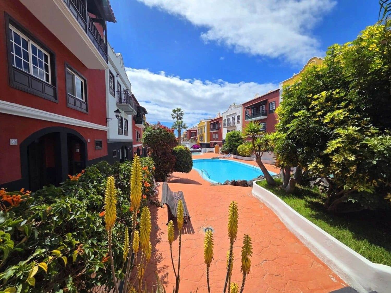 4 bedroom Townhouse for sale in Adeje with pool garage - € 389,000 (Ref: 9700368)