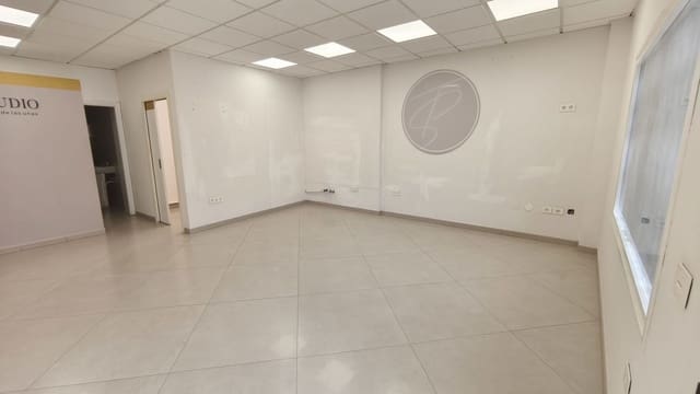Commercieel te huur in Casco Urbano, Adeje - € 850 (Ref: 9790064)