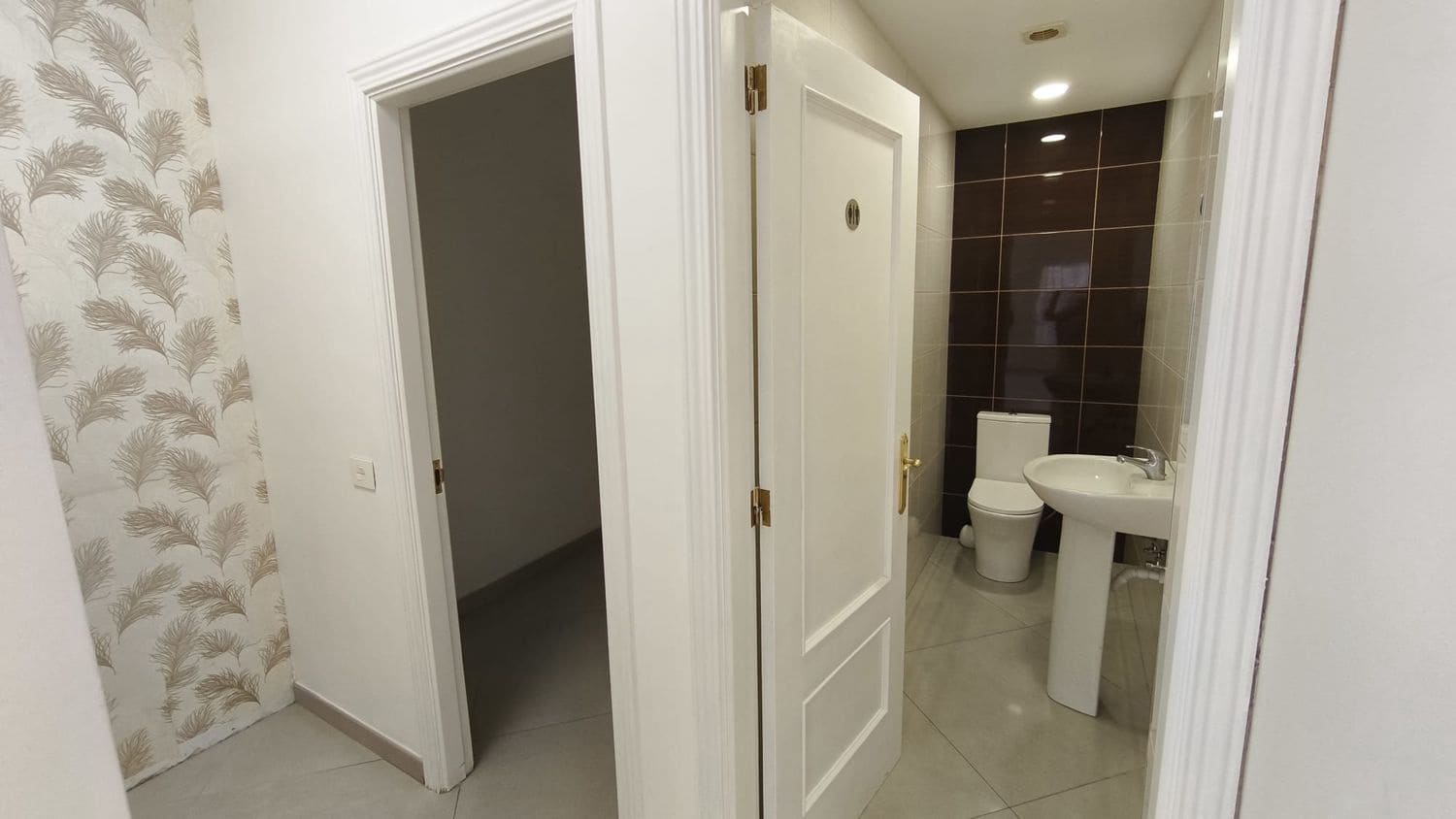 Kommersiell til leie i Adeje - € 850 (Ref: 9790064)