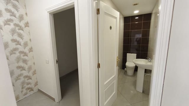 Commercieel te huur in Casco Urbano, Adeje - € 850 (Ref: 9790064)