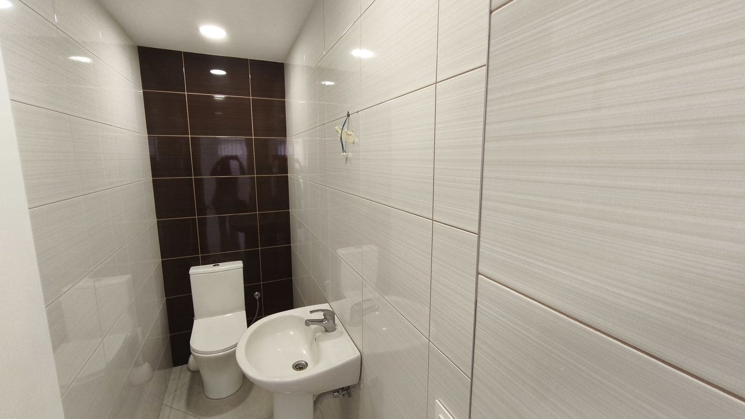 Kommersiell til leie i Adeje - € 850 (Ref: 9790064)