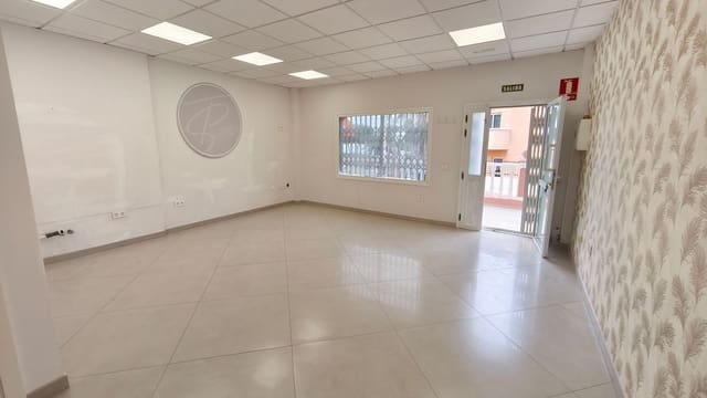 Commercieel te huur in Casco Urbano, Adeje - € 850 (Ref: 9790064)