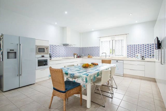 Finca/Casa Rural de 7 habitaciones en Arona en venta con piscina garaje - 1.880.000 € (Ref: 9806083)