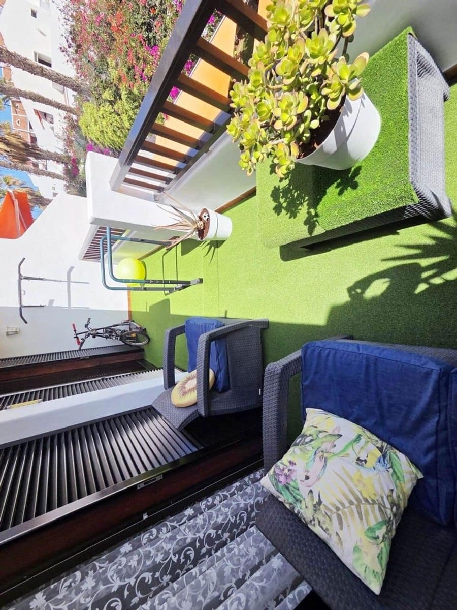 Apartamento de 2 habitaciones en Playa de las Americas en venta con piscina garaje - 630.000 € (Ref: 9877780)
