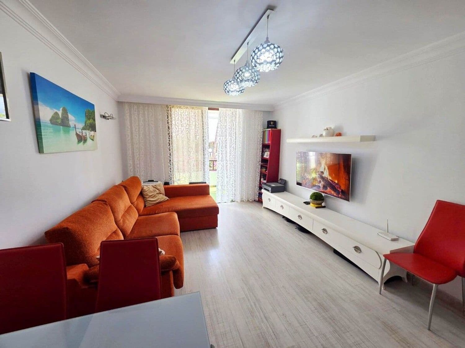 Apartamento de 2 habitaciones en Playa de las Americas en venta con piscina garaje - 630.000 € (Ref: 9877780)