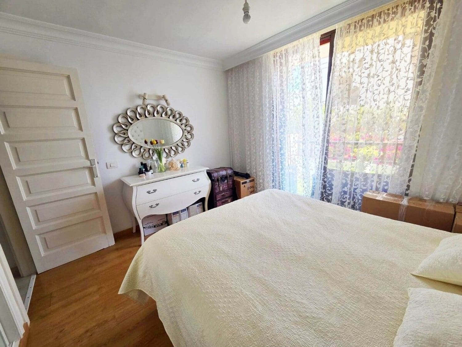 Apartamento de 2 habitaciones en Playa de las Americas en venta con piscina garaje - 630.000 € (Ref: 9877780)