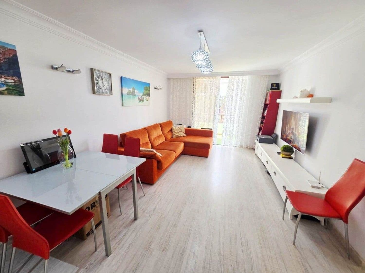 Apartamento de 2 habitaciones en Playa de las Americas en venta con piscina garaje - 630.000 € (Ref: 9877780)