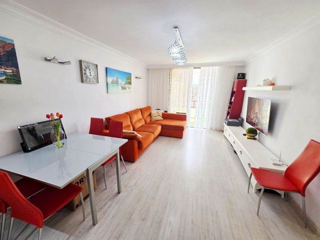 2 soverom Leilighet til salgs i Playa de las Americas, Arona med svømmebasseng garasje - € 630 000 (Ref: 9877780)