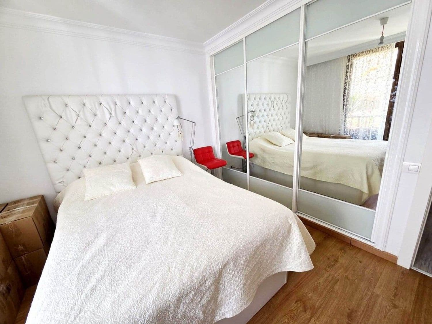 Apartamento de 2 habitaciones en Playa de las Americas en venta con piscina garaje - 630.000 € (Ref: 9877780)