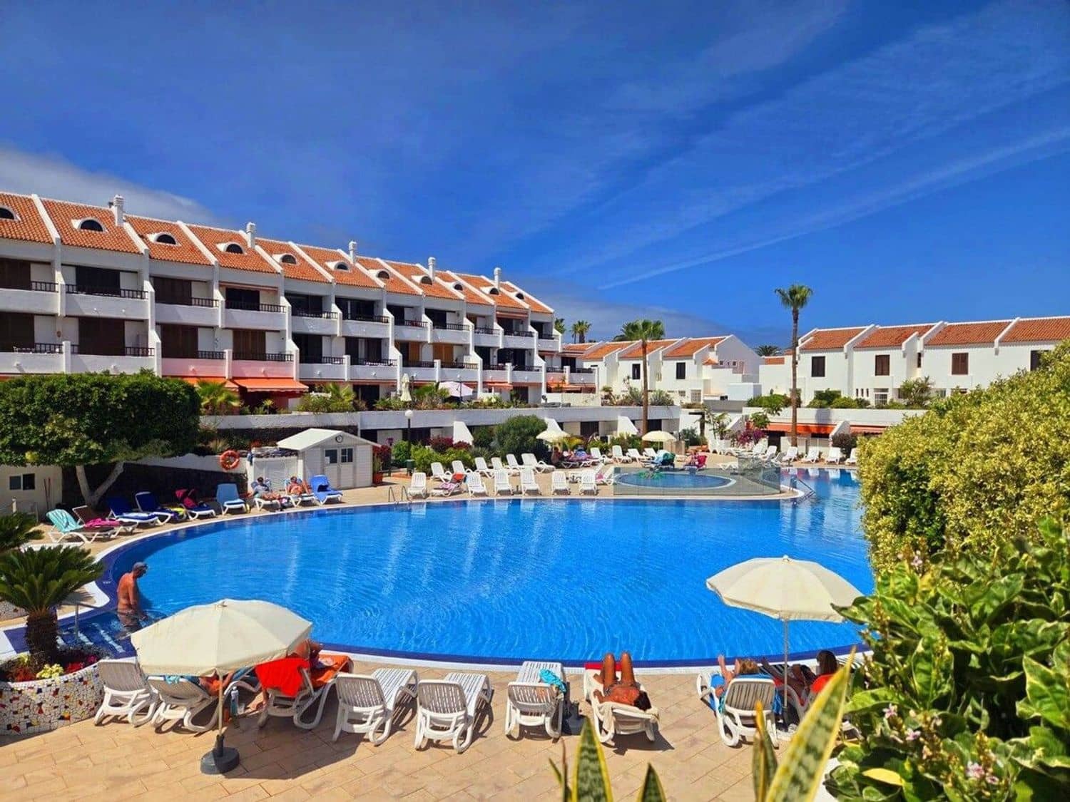 Apartamento de 2 habitaciones en Playa de las Americas en venta con piscina garaje - 630.000 € (Ref: 9877780)
