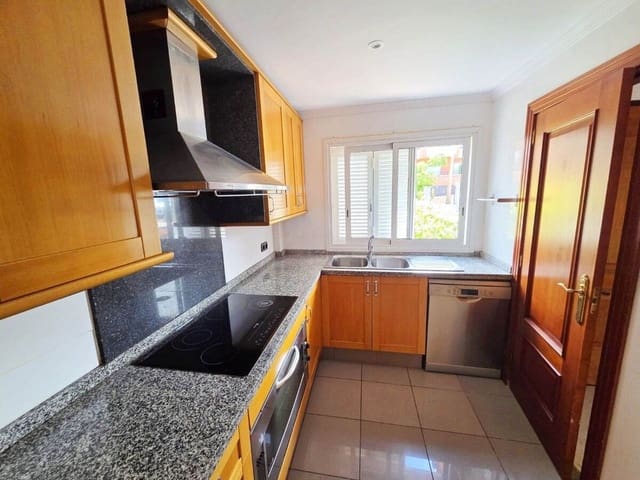 3 chambre Maison de Ville à vendre à Santa Cruz de Tenerife avec piscine garage - 539 000 € (Ref: 9921680)