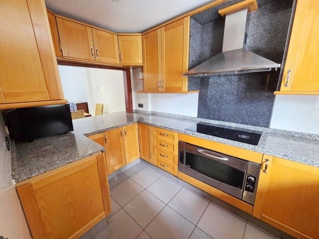 3 sypialnia Dom na sprzedaż w Puerto Santiago, Santiago del Teide z basenem garażem - 539 000 € (Ref: 9921680)