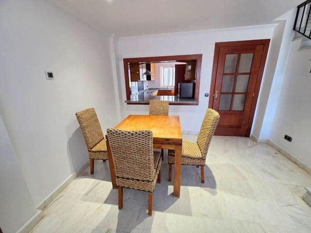 3 sypialnia Dom na sprzedaż w Puerto Santiago, Santiago del Teide z basenem garażem - 539 000 € (Ref: 9921680)