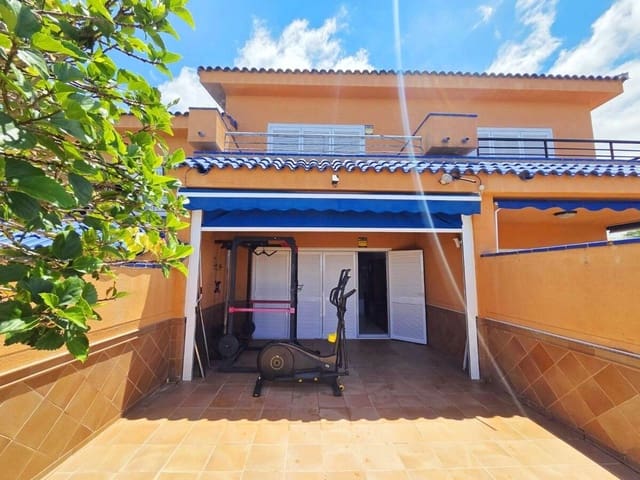 3 sypialnia Dom na sprzedaż w Puerto Santiago, Santiago del Teide z basenem garażem - 539 000 € (Ref: 9921680)