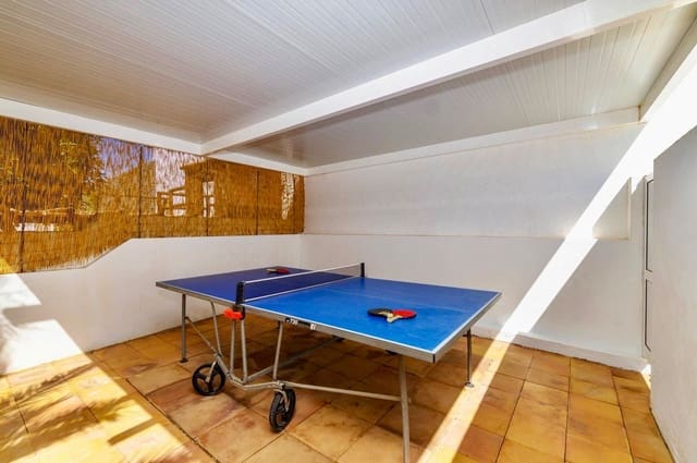 4 Zimmer Villa zu verkaufen in Puerto Calero, Yaiza mit Pool Garage - 1.050.000 € (Ref: 10038996)