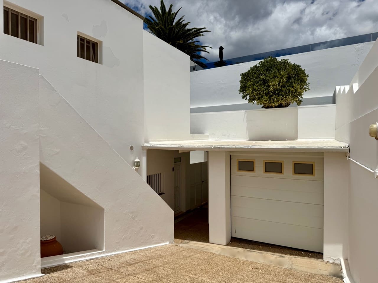 4 Zimmer Villa zu verkaufen in Puerto Calero mit Pool Garage - 1.050.000 € (Ref: 10038996)