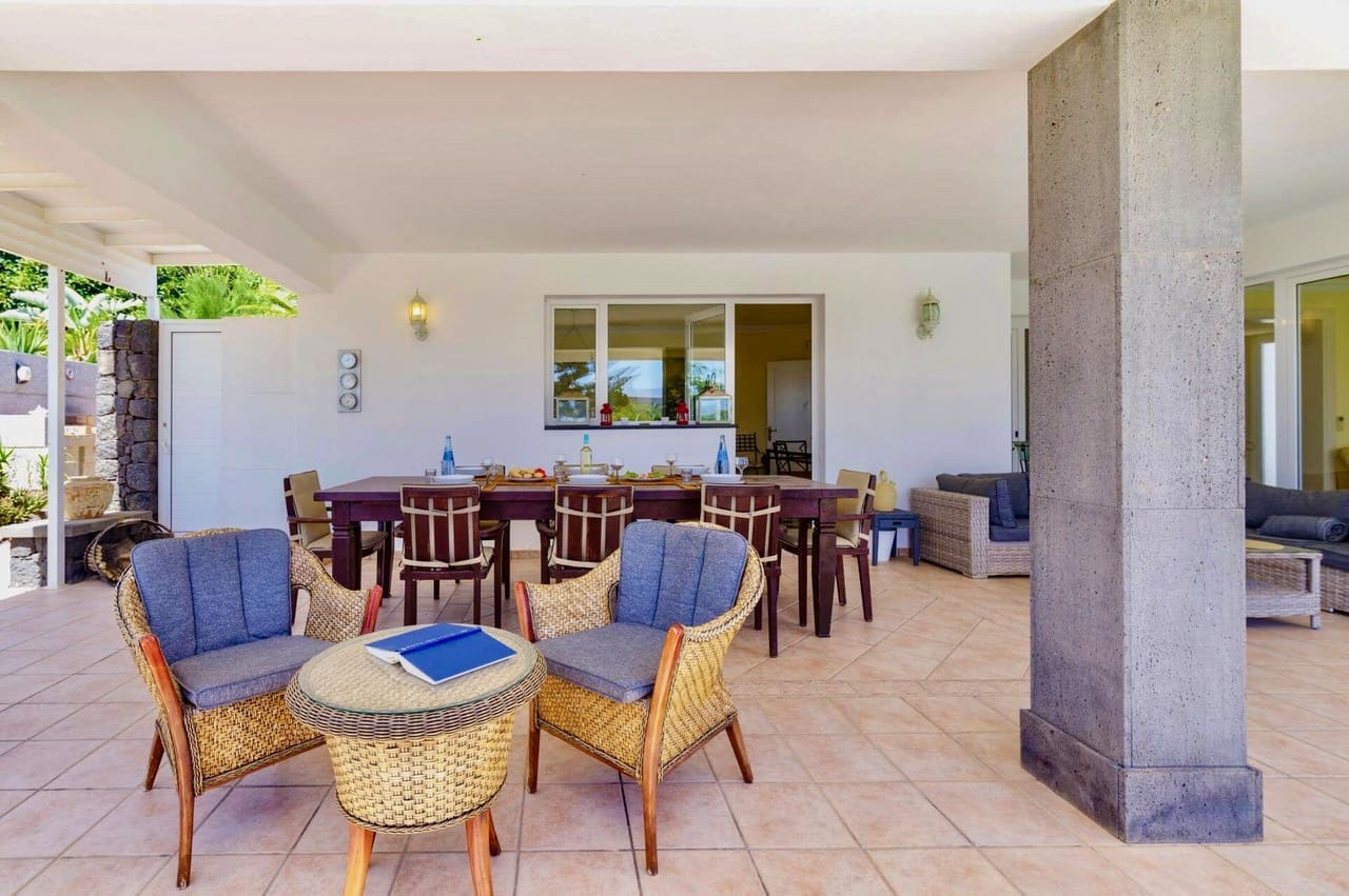 4 Zimmer Villa zu verkaufen in Puerto Calero mit Pool Garage - 1.050.000 € (Ref: 10038996)