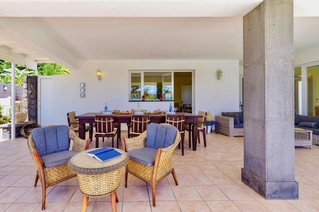 4 Zimmer Villa zu verkaufen in Puerto Calero, Yaiza mit Pool Garage - 1.050.000 € (Ref: 10038996)