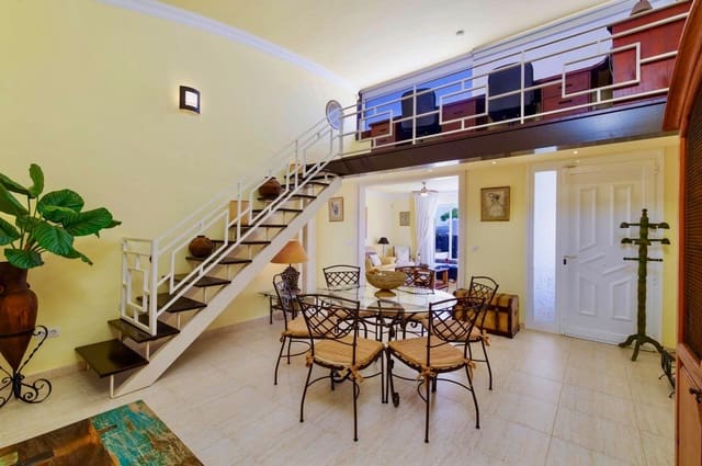 4 Zimmer Villa zu verkaufen in Puerto Calero, Yaiza mit Pool Garage - 1.050.000 € (Ref: 10038996)