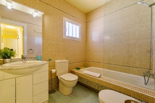 4 Zimmer Villa zu verkaufen in Puerto Calero, Yaiza mit Pool Garage - 1.050.000 € (Ref: 10038996)