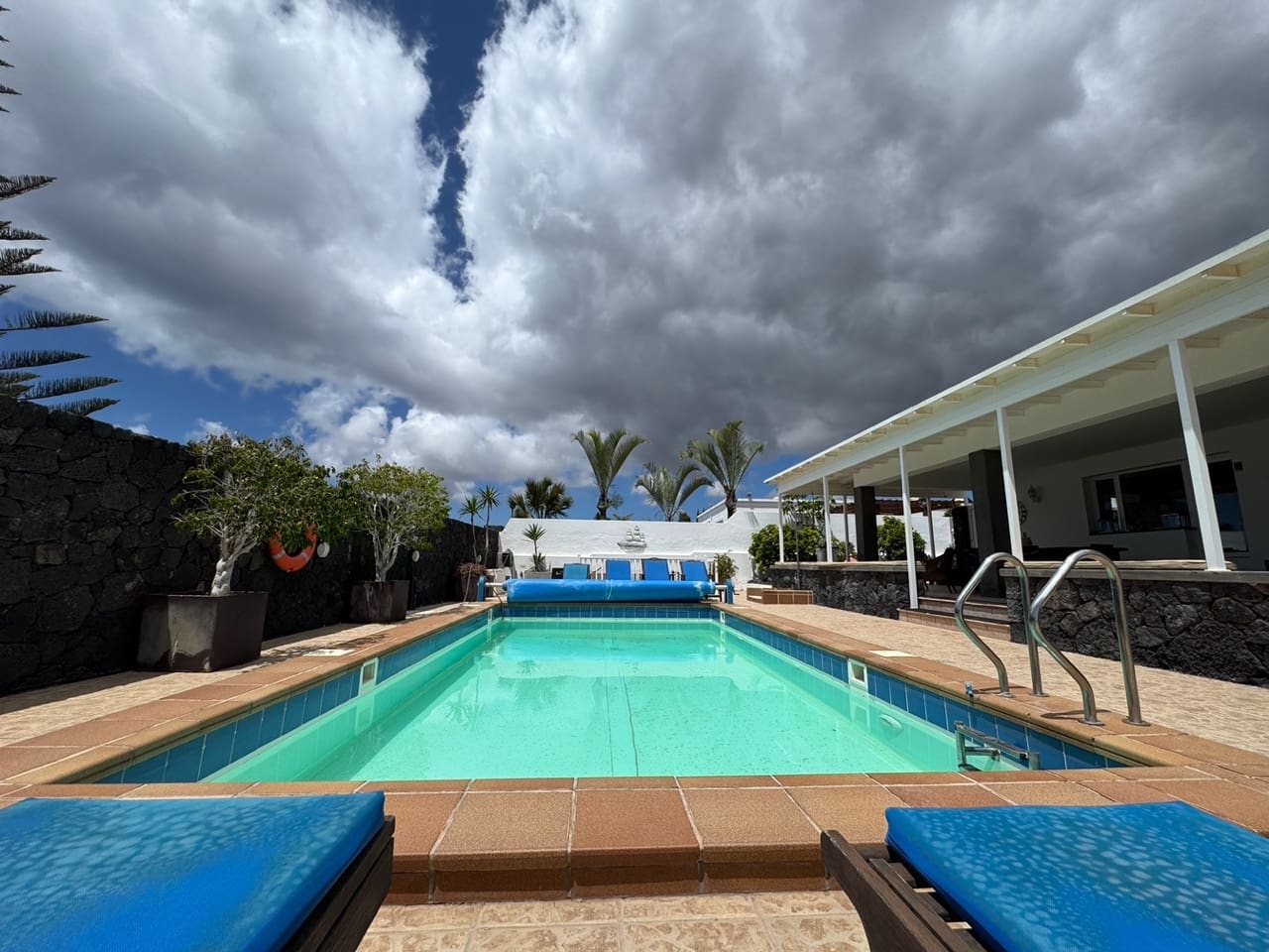 4 Zimmer Villa zu verkaufen in Puerto Calero mit Pool Garage - 1.050.000 € (Ref: 10038996)