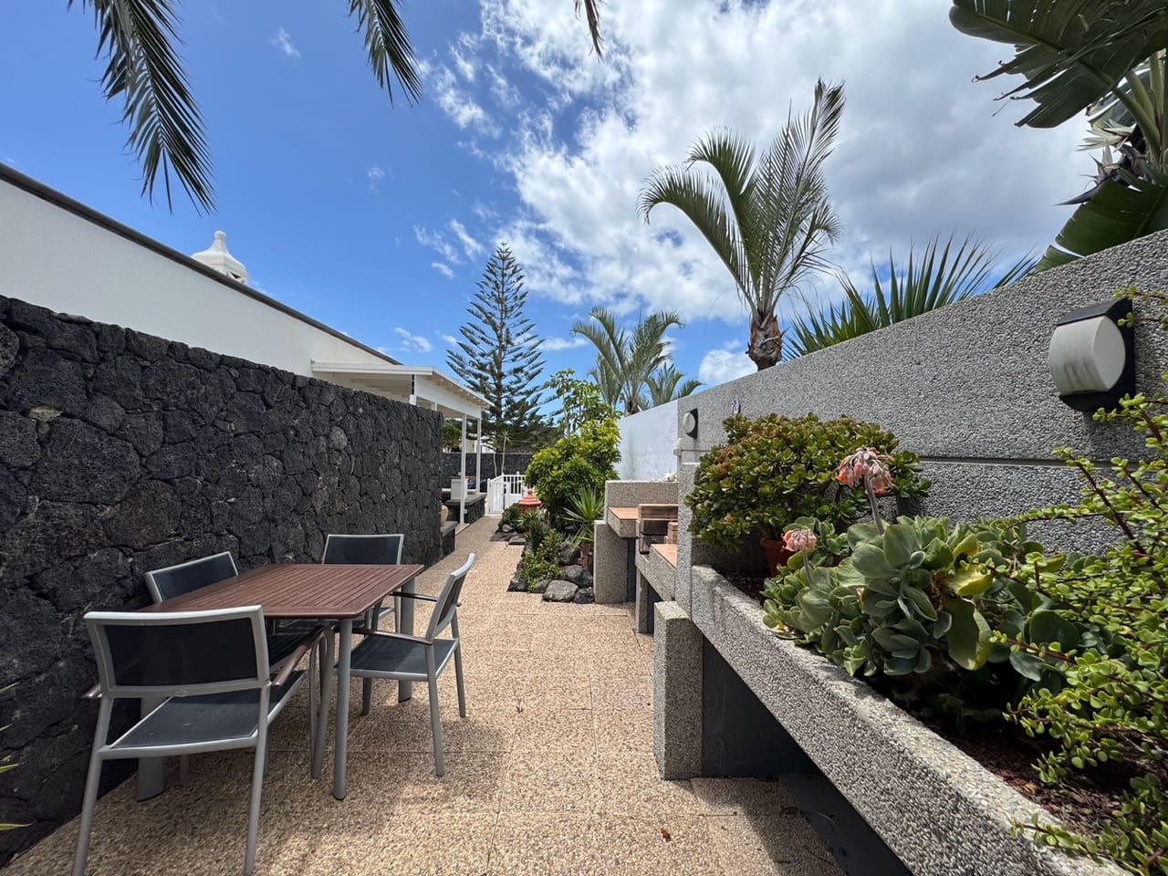 4 Zimmer Villa zu verkaufen in Puerto Calero mit Pool Garage - 1.050.000 € (Ref: 10038996)