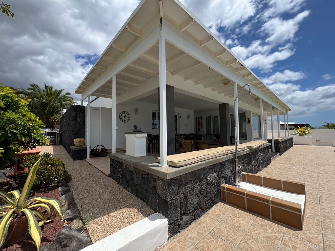4 Zimmer Villa zu verkaufen in Puerto Calero mit Pool Garage - 1.050.000 € (Ref: 10038996)
