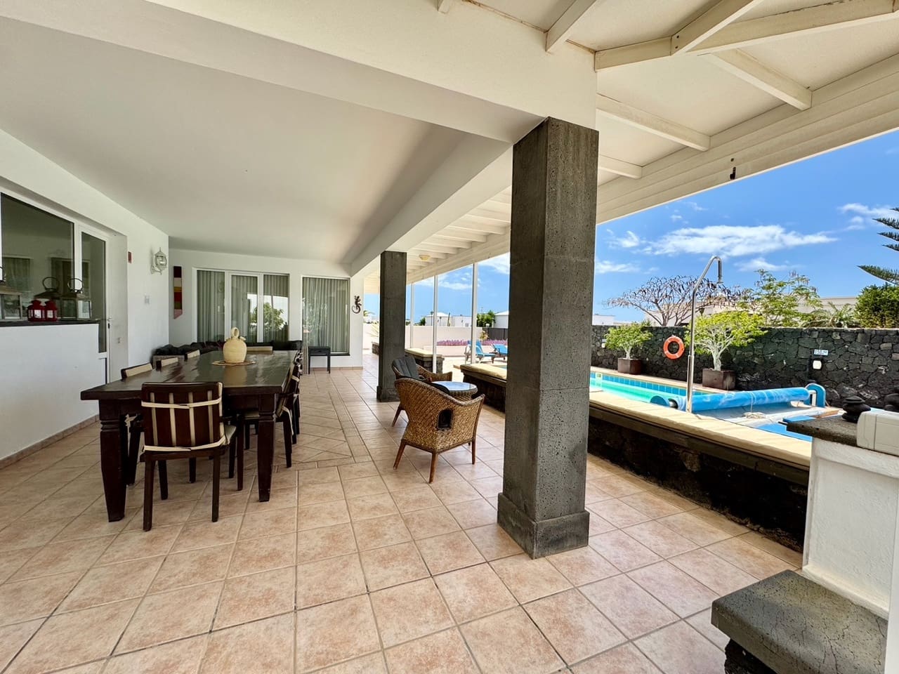 4 Zimmer Villa zu verkaufen in Puerto Calero mit Pool Garage - 1.050.000 € (Ref: 10038996)
