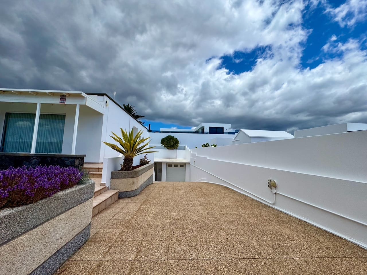 4 Zimmer Villa zu verkaufen in Puerto Calero mit Pool Garage - 1.050.000 € (Ref: 10038996)