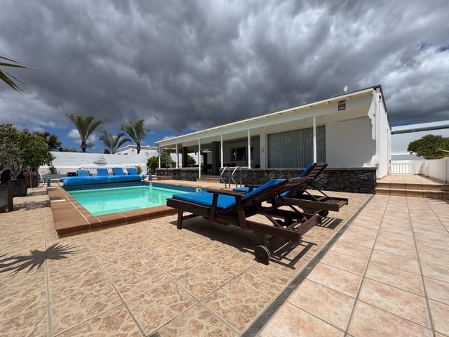 4 Zimmer Villa zu verkaufen in Puerto Calero, Yaiza mit Pool Garage - 1.050.000 € (Ref: 10038996)