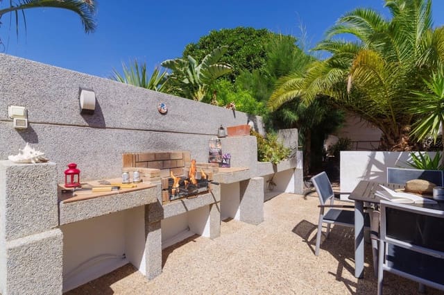 4 Zimmer Villa zu verkaufen in Puerto Calero, Yaiza mit Pool Garage - 1.050.000 € (Ref: 10038996)