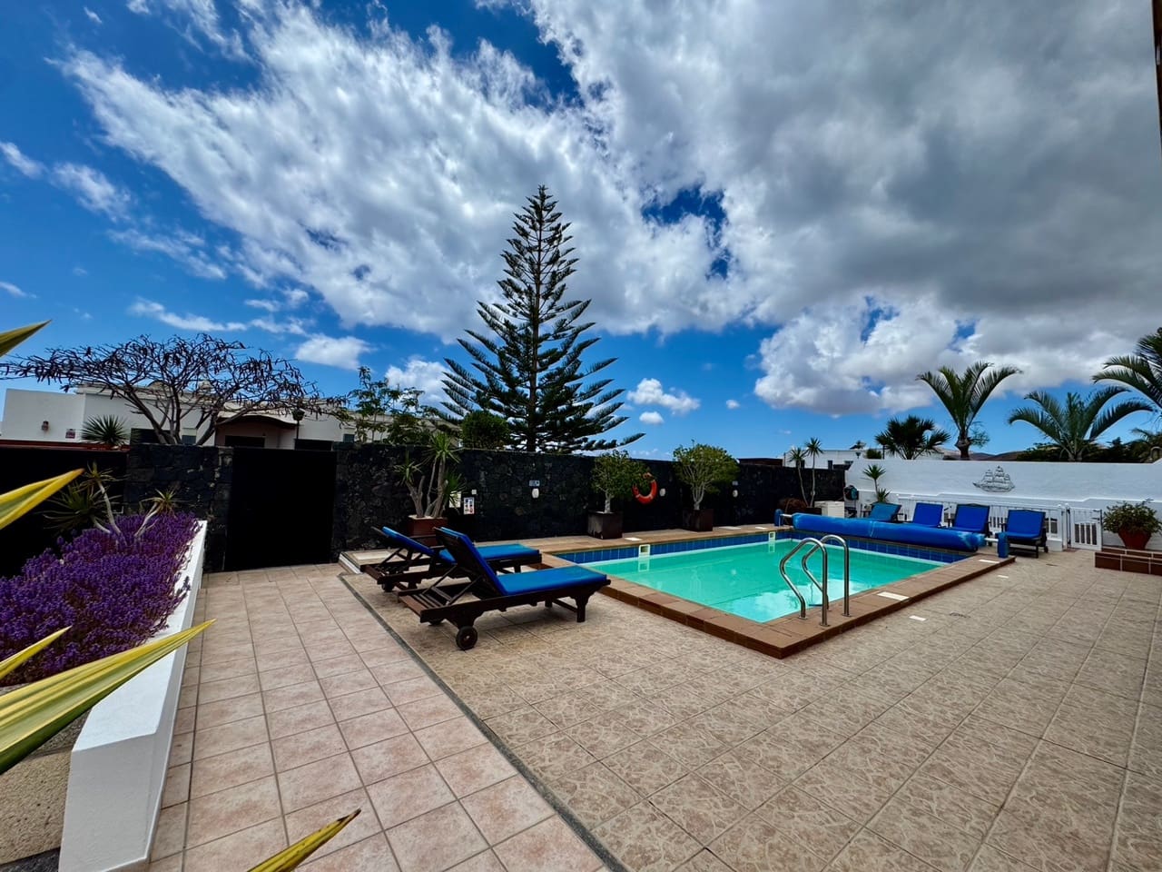 4 Zimmer Villa zu verkaufen in Puerto Calero mit Pool Garage - 1.050.000 € (Ref: 10038996)