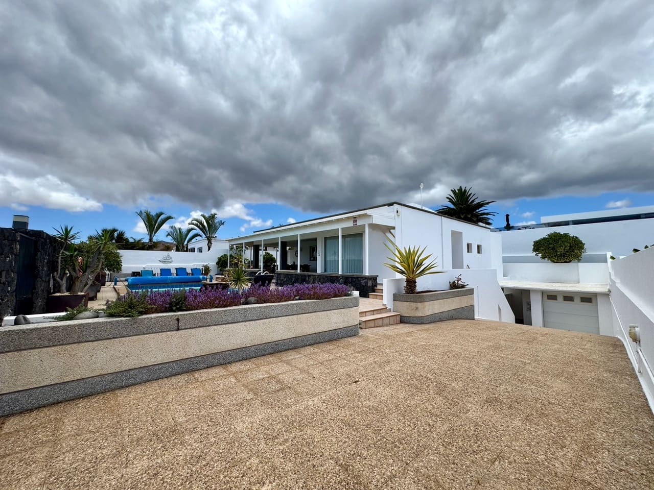 4 Zimmer Villa zu verkaufen in Puerto Calero mit Pool Garage - 1.050.000 € (Ref: 10038996)