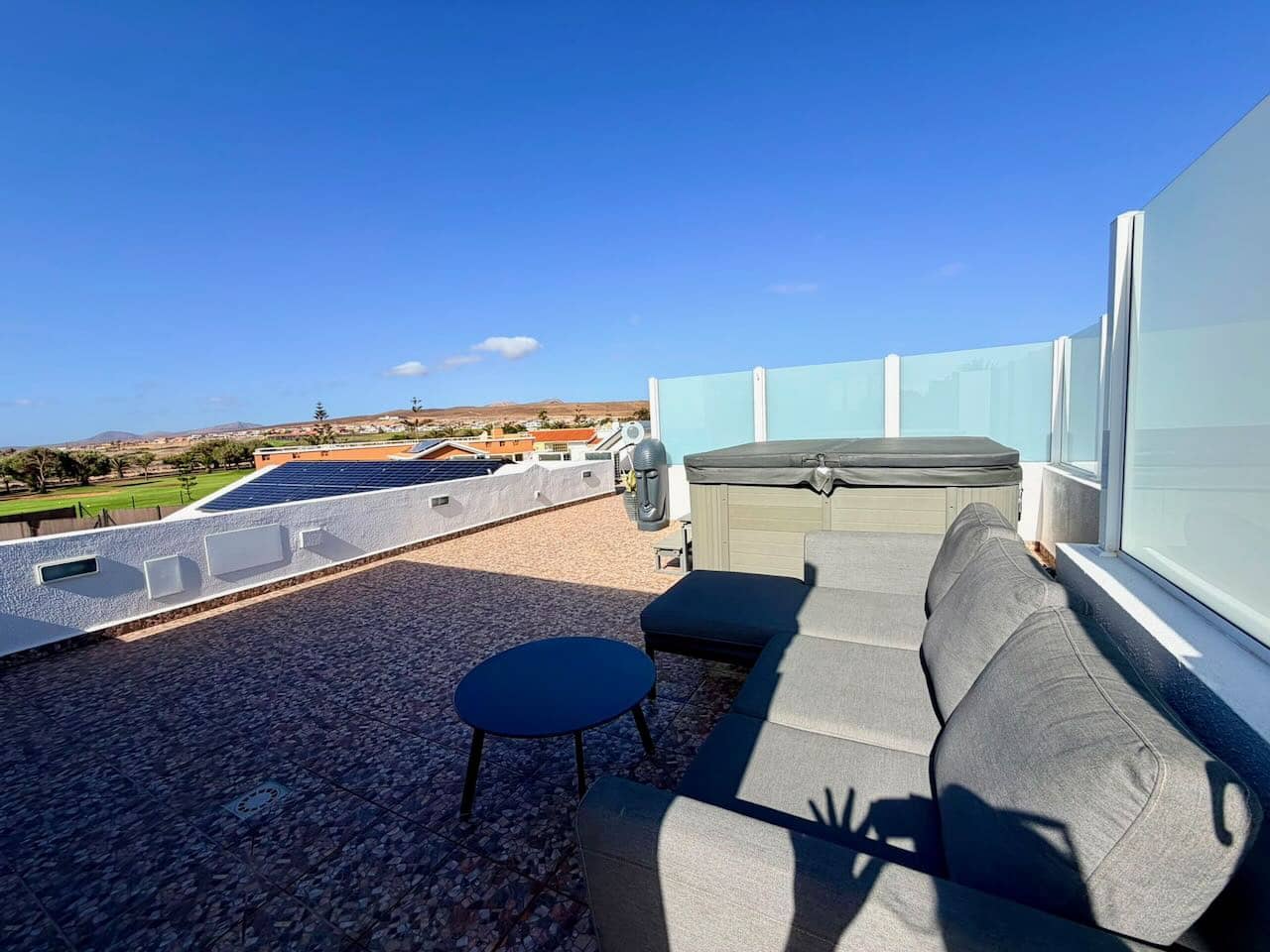 3 soverom Villa til salgs i Caleta de Fuste med svømmebasseng garasje - € 749 000 (Ref: 10043580)