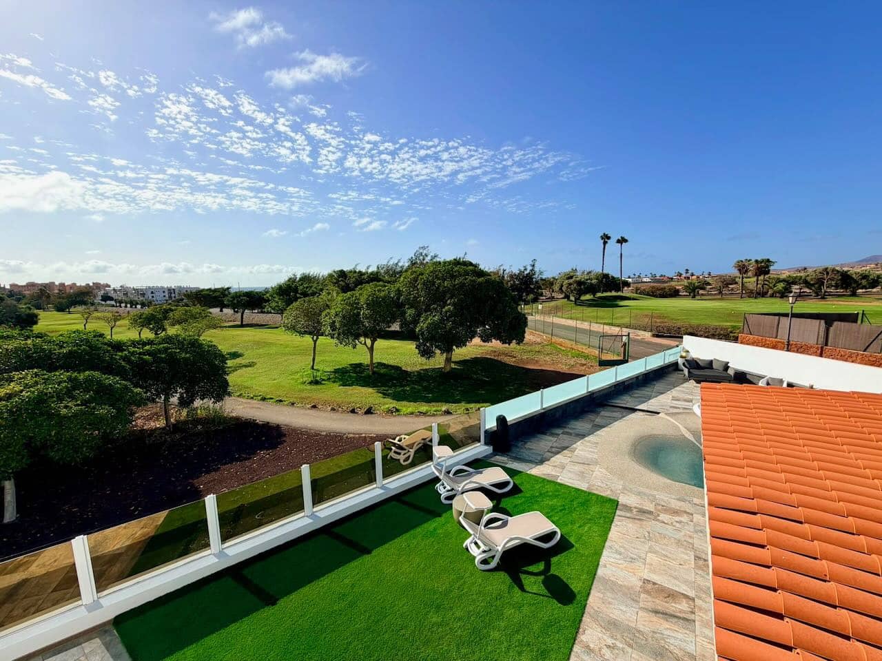 3 soverom Villa til salgs i Caleta de Fuste med svømmebasseng garasje - € 749 000 (Ref: 10043580)