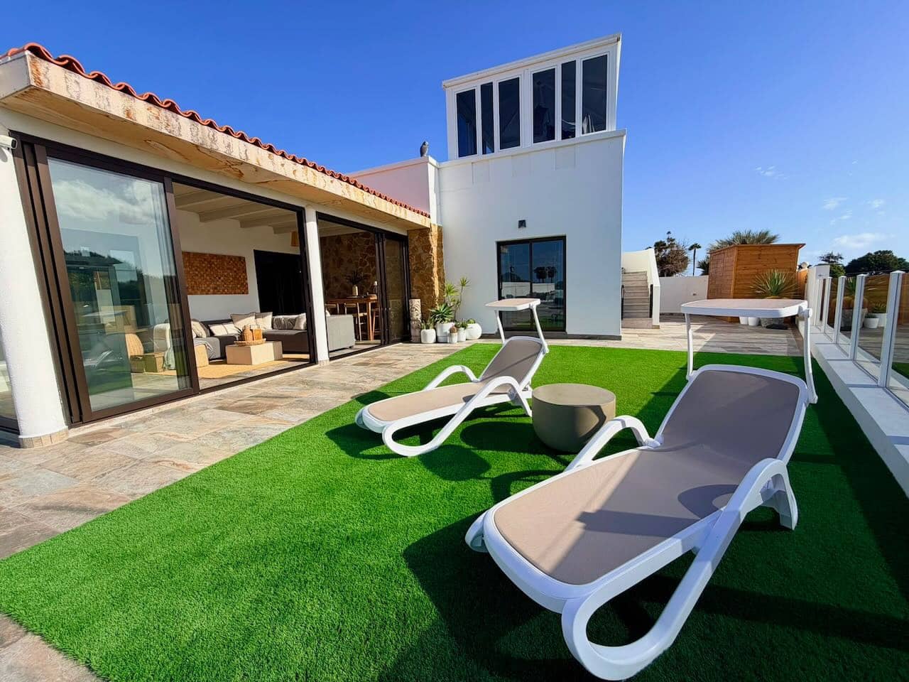 3 soverom Villa til salgs i Caleta de Fuste med svømmebasseng garasje - € 749 000 (Ref: 10043580)