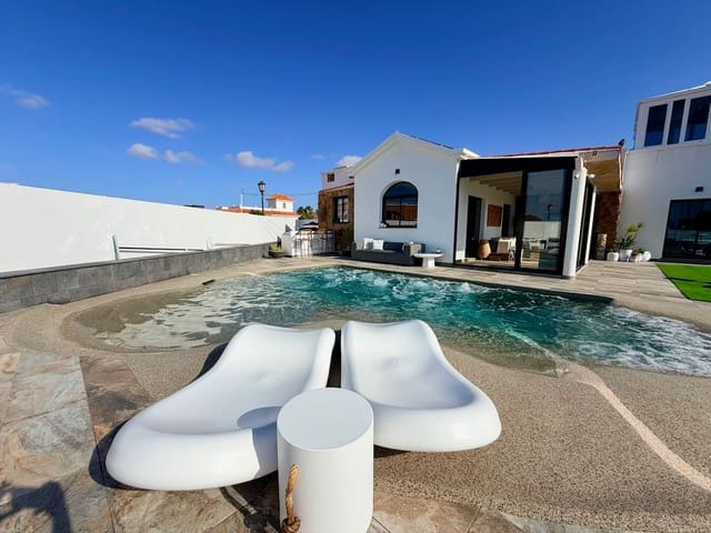 3 soverom Villa til salgs i Caleta de Fuste, Antigua med svømmebasseng garasje - € 749 000 (Ref: 10043580)