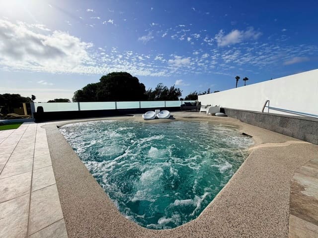 3 soverom Villa til salgs i Caleta de Fuste, Antigua med svømmebasseng garasje - € 749 000 (Ref: 10043580)