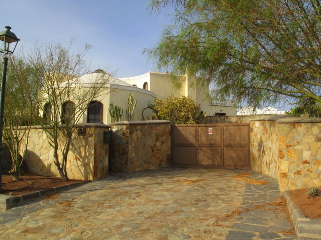 4 soverom Villa til salgs i Costa Teguise med svømmebasseng garasje - € 795 950 (Ref: 5036175)