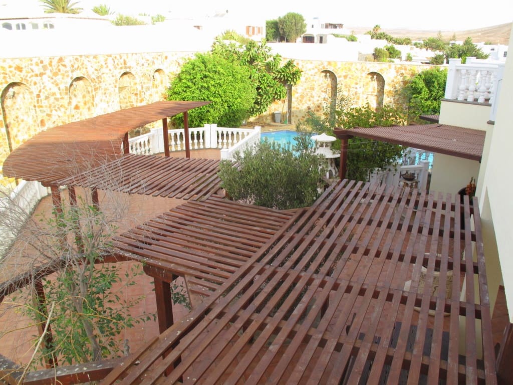 4 soverom Villa til salgs i Costa Teguise med svømmebasseng garasje - € 795 950 (Ref: 5036175)