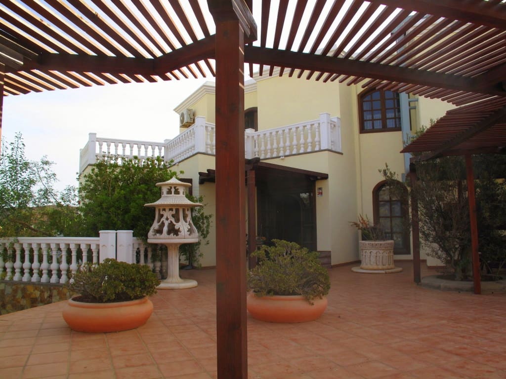 4 soverom Villa til salgs i Costa Teguise med svømmebasseng garasje - € 795 950 (Ref: 5036175)